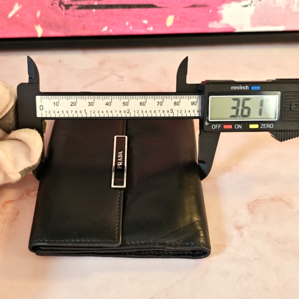 ๐งPrada Logo Plate BUTTER Soft Leather Bi-Fold Vintage Black Wallet๐ง - Picture 15 of 16